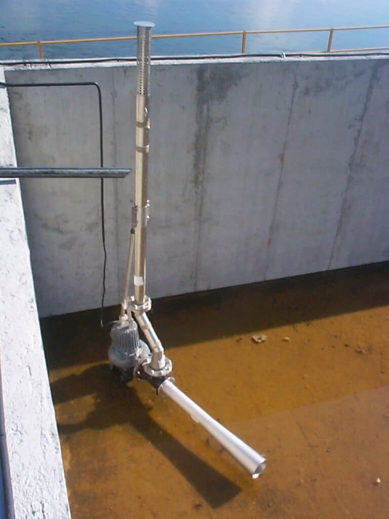 Oxygénateur de bassins pour le traitement des eaux usées